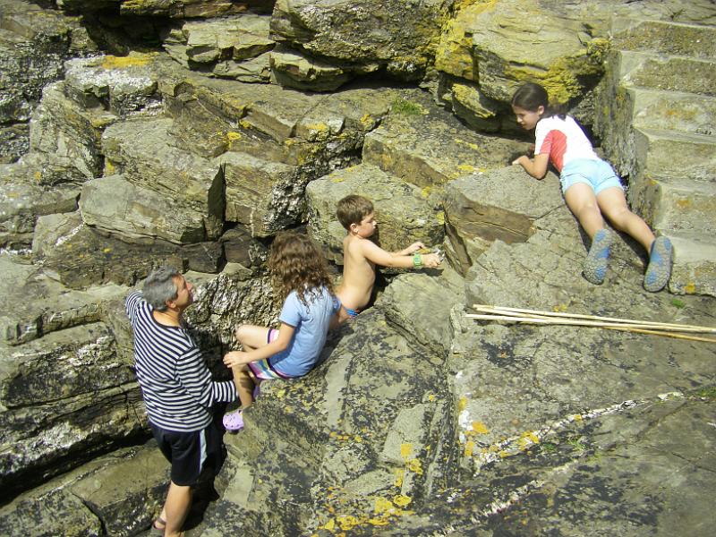 IMGP0884.JPG - Jeffrey, Vita, Eli and Gabrielle mining rocks at Little Haven