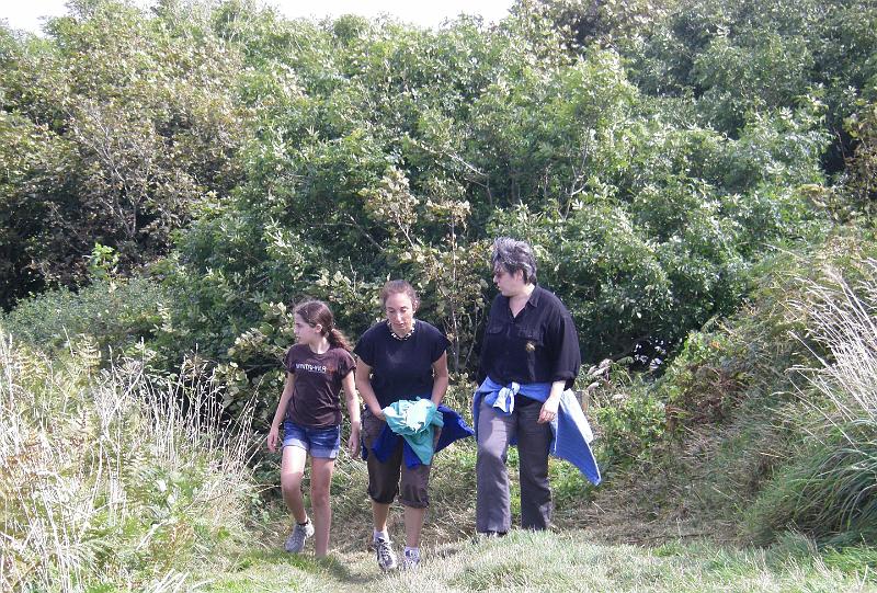 IMGP0909.JPG - Gabrielle, Bettina & Monica on the Welsh Coastal Trail above Little Haven